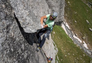 Picco Luigi Amedeo (2800 m, Masino-Bregaglia group, Central Alps, Italy) - Taldo-Nusdeo route - Climbers Matteo De Zaiacomo and Chiara Gusmeroli (C) Michele Caminati 