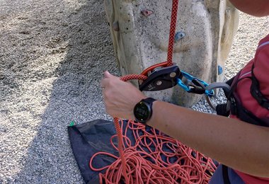 Das Tendon Indoor 9.8 Kletterseil läuft gut durch das Grigri