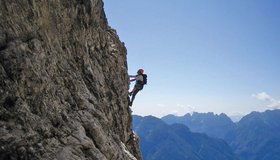 Eine steile Passage im ersten Teil des Klettersteiges.