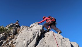 Gleich ist man auch beim Gipfelkreuz.
