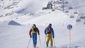 Aufstieg entlang der gut markierten Pistenroute