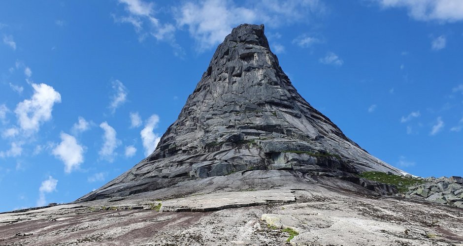 Die Gipfelpyramide des Stetind (c) Robert Jasper