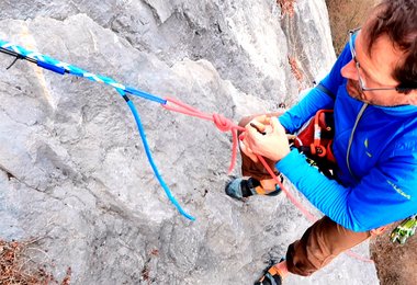 Der Beginn des Abseilvorgangs  (Bild aus dem Video).