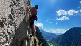 Jan Kareš in der 5. Seillänge der Route Aulin