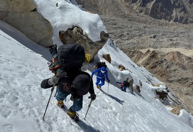 Auf dem Weg zum Camp 1 am Bhagirathi III (© Stephan Siegrist)