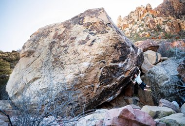 Jakob Schubert klettert „Shaolin“ (9A) © Michael Piccolruaz