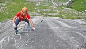 Klammern, Klammern und noch einmal viele Klammern - Punteglias-Klettersteig