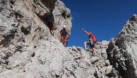 In der Scharte vor der letzten Seillänge - Schmittkamin auf den Roten Turm