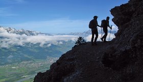 Schöner Ausblick hinunter in das Rheintal - Überschreitung Drei-Schwestern-Kette