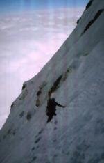 In den flachen Passagen wühlt man sich im tiefen Schnee regelrecht nach oben....