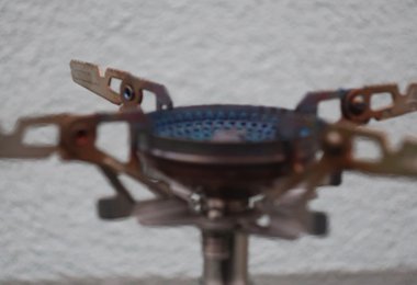 Die Flammen sind quasi in einer kleinen Senke, dass macht den Windmaster von Soto so windstabil.