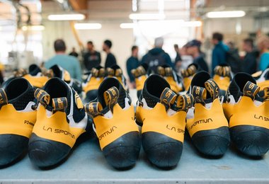 La Sportiva Kletterschuhe in der Fabrik in Ziano di Fiemme (c) gaiapanozzo