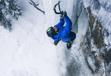 Aaron Mulkey und Yannick Glatthard testen das Black Diamond Hydra Eisgerät in Montana