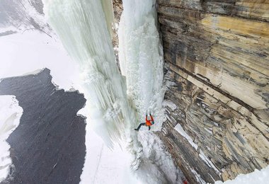 Beim Eisklettern mit dem neuen X-Dream; Tim Banfield - Coyote Collective