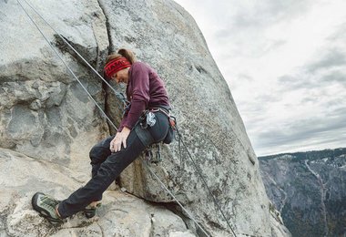 Babsi Zangerl am Ausstieg der Freerider Route am El Capitan; Foto: Miya Tsudome