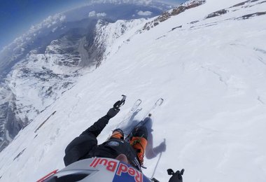 Andrzej Bargiel gelingt erste durchgehende Skiabfahrt vom Nanga Parbat (c) Bartłomiej Pawlikowski / Red Bull Content Pool