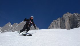 Schöne Bergkulisse bei der Abfahrt.