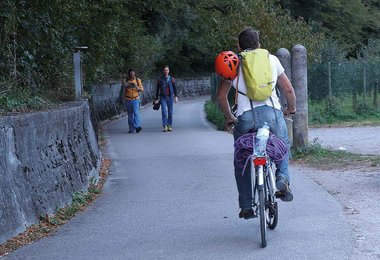 Am besten man kommt mit dem Fahrrad zur Parete San Paolo bei Arco