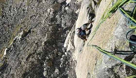 Ende der ersten Seillänge - wer mit einem alten Topo mit einer 4b rechnet, wird hier gleich mal mit einer knackigen Einzelstelle überrascht - Clog and Stock Salbit
