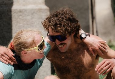 Anna DeMonte und Jack Kuenzle in Chamonix nach Annas Erfolg am Mont Blanc. Foto: Sami Sauri