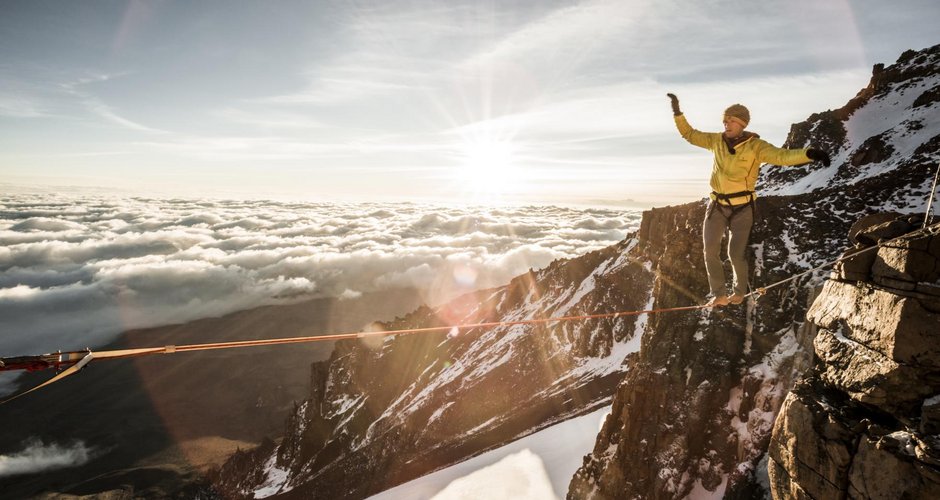 Stephan Siegrist auf der Kilimanjaro Highline (c) Thomas Senf
