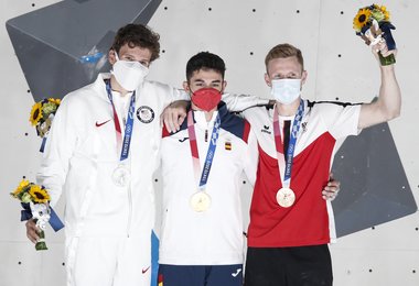 Nathaniel COLEMAN of the USA, Alberto GINES LOPEZ of Spain, and Jakob SCHUBERT of Austria on the podium at the Tokyo 2020 men's Combined final.   © Dimitris Tosidis/IFSC.