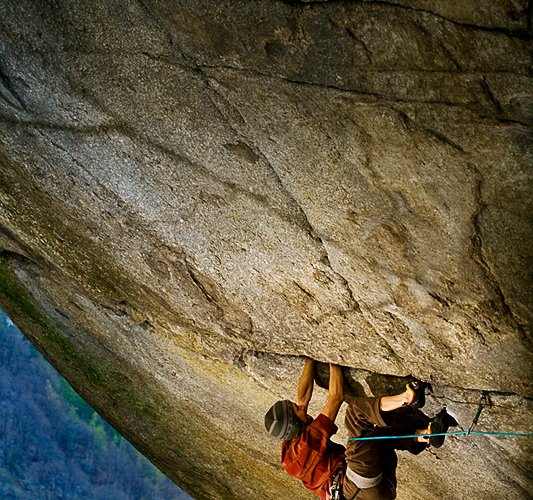 Nicolas Favresse in Greenspit 8b+, Foto: Bernardo Gimenez