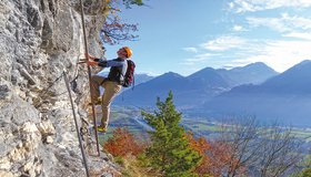 Auf der ersten Leiter des Leiterliweges bei Fläsch