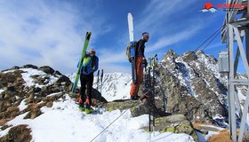 am Gipfel des Mödringkogel. Im Hintergrund der Gamskögelgrat.