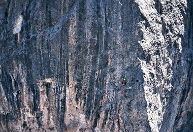 Simon Gielt bei der Erstbegehung von "Die Auslese", 600 m, 9 am Peitlerkofel (c) Frank Kretschmann