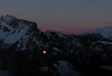  AirMarker: Das fliegende Pannendreieck leuchtet in der Nacht