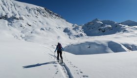 Vor dem Gipfel, rechts der Gipfelgrat.