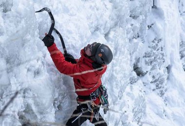 Beim Eisklettern im Pitztal