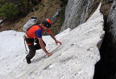 Bei steileren Altschneefeldern gibt die große Stabilität des Sulfurs Sicherheit