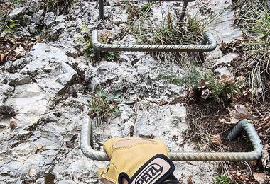 Guter Grip mit den Petzl Cordex Plus Klettersteighandschuhen