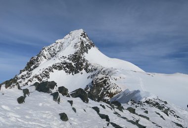 Glockner Gipfel mit dem oberen Stüdlgrat (links) (c) bergsteigen.com