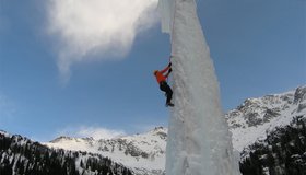 Eisturm vor der Hütte