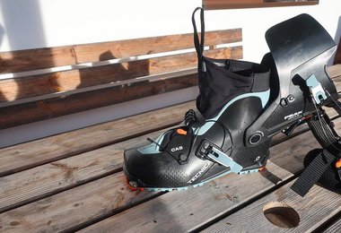 Gut zu sehen die Gamasche des Tecnica Zero G Peak 