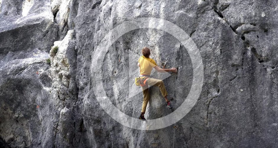 Alex Megos beim Flash der Route  “Intermezzo XY gelöst“ 9a