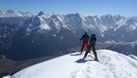 Beginn der Abfahrt auf dem Gipfel.