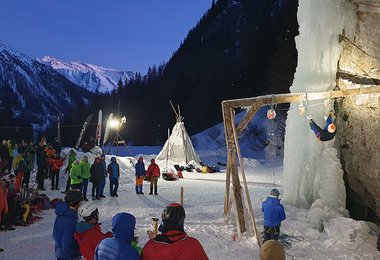 Daniel Ladurner am schwierigen Beginn der Finalroute bei der Meisterschaft 2024