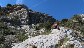 Im Mittelteil, oben im Schatten die Schlusswand.