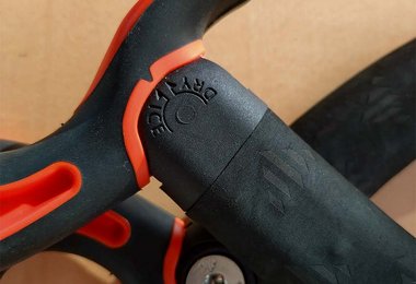 Den Griff kann man beim Camp X-Dream Eisgerät im Winkel verstellen (Dry und Ice)