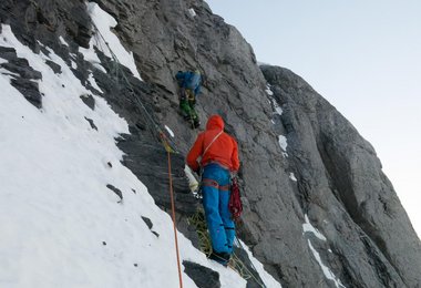 Stephan Siegirst sichert Roger Schäli unter dem zweiten Eisfeld  (c) Archive Metanoia Huber, Siegrist, Schaeli