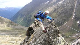 Der scharfe Zackengrat im Mittelteil