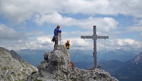 Auf dem Gipfel der Pyramidenspitze, 2350 m; Foto: Kevin Hornhofer