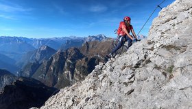 Auf dem flachen Grat vor dem Gipfel der Schiara - Ferrata Berti
