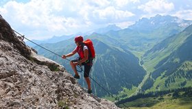 Die Plattenpassage im unteren Teil des Neyerscharte Klettersteiges.