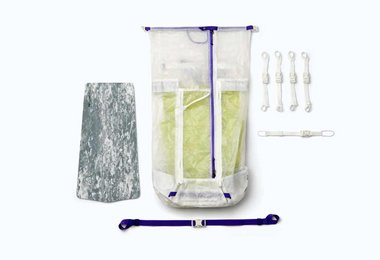 Diese Teile kann man alle vom DB Weigh Lighter 25 L Rucksack abnehmen (wir haben nur die Skibefestigung entfernt).