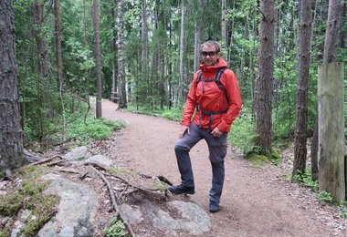 Wanderung mit der Guardian Apex Jacket im Nationalpark Repovesi in Finnland. (Foto: Sabine Wissekal)
